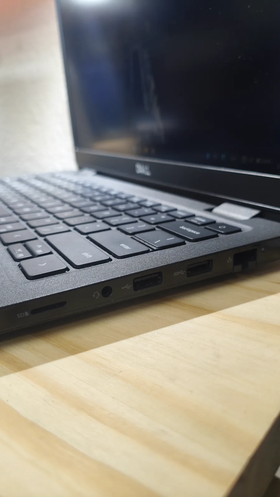 Dell Latitude 3420 i7 — puertos
