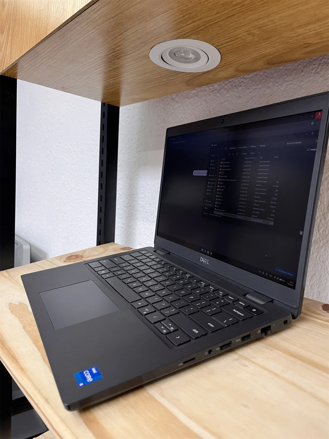 Dell Latitude 3420 — angulo