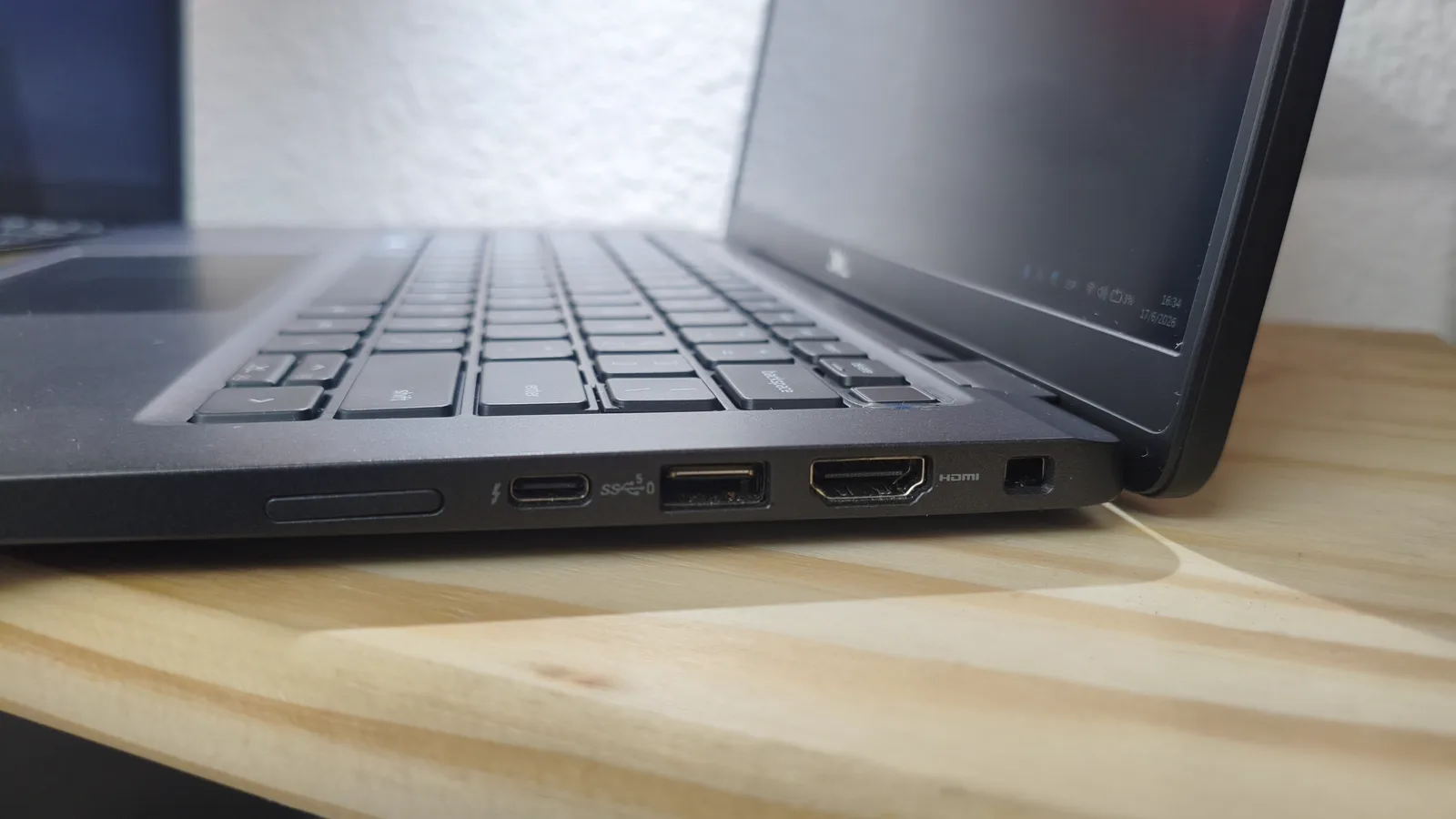 Dell Latitude 3420 — puertos