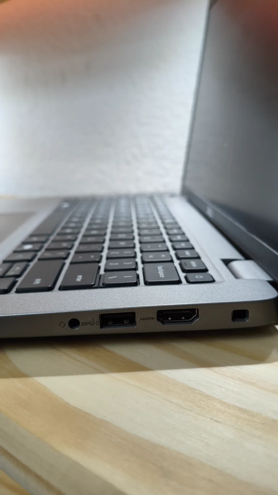 Dell Latitude 5450 — puertos
