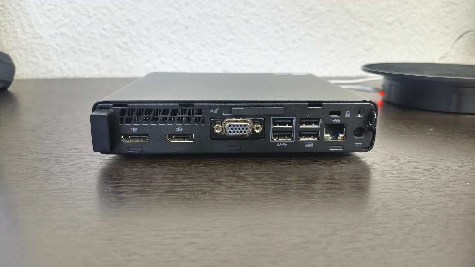 HP ProDesk 400 G3 Micro — puertos traseros