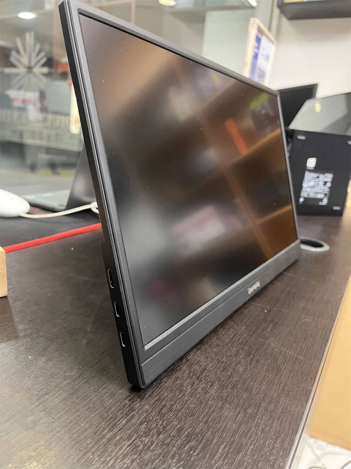 Dopesplay Monitor Portátil 15.6″ — puertos