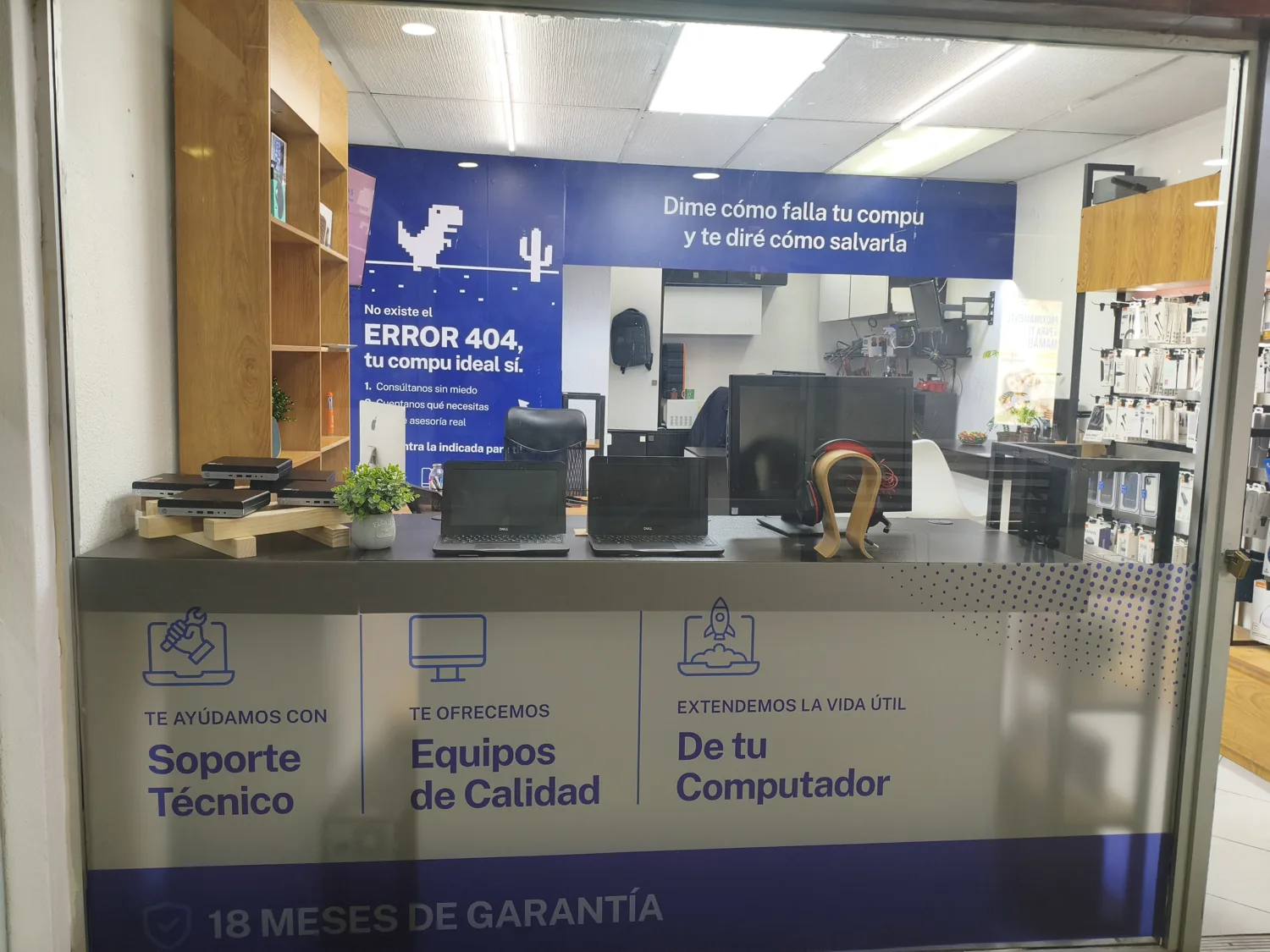 Equipos de oficina seminuevos en el mostrador de Sysland